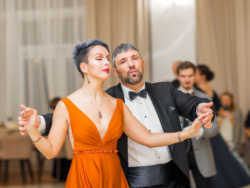 Guests dancing under evening lights